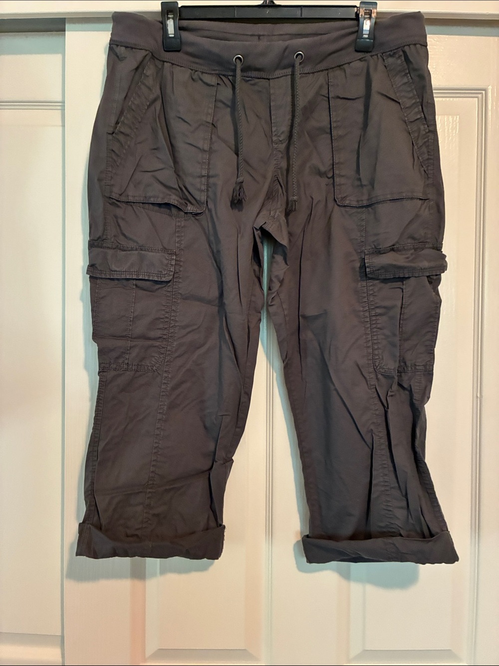Old Navy Women’s Dark Gray Cargo Drawstring Capris